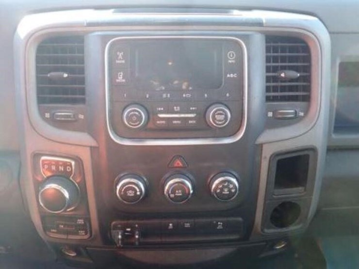 2016-dodge-1500-image-33