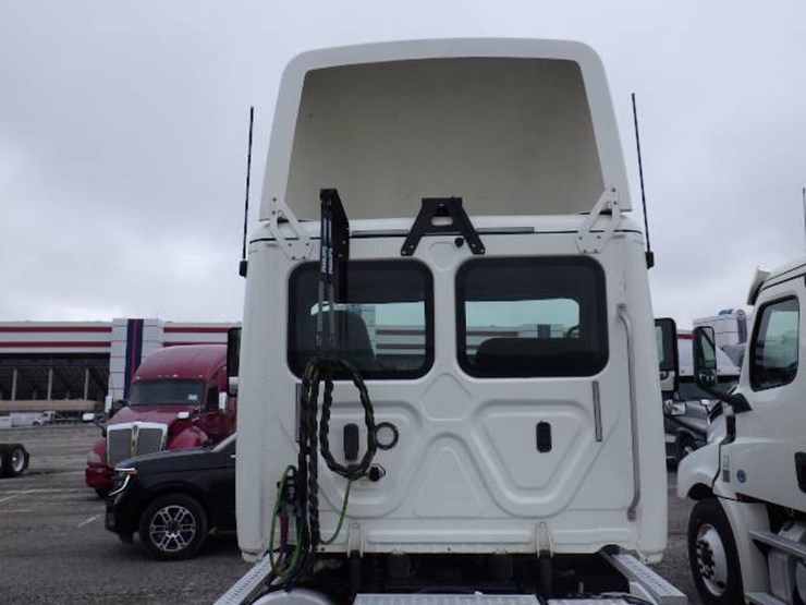 freightliner-cascadia-125-image-10