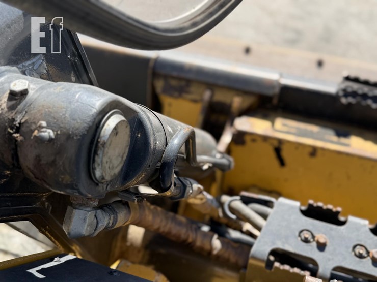 2021-deere-333g-image-35