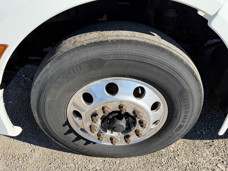 2015-peterbilt-579-image-6