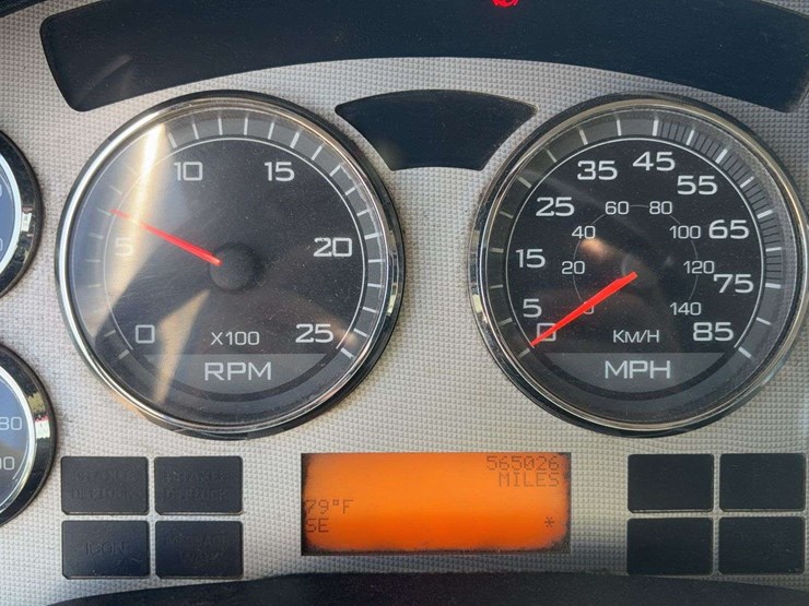 2010-international-lf517-lone-star-dump-truck-image-47