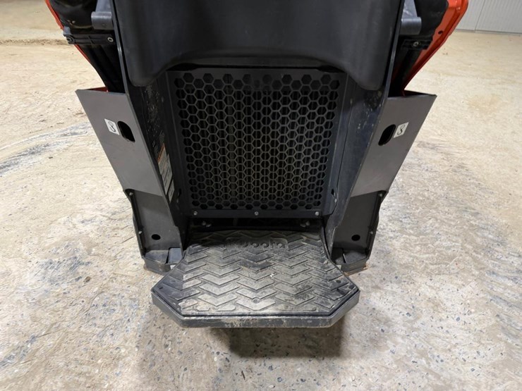 2023-kubota-scl1000-image-17