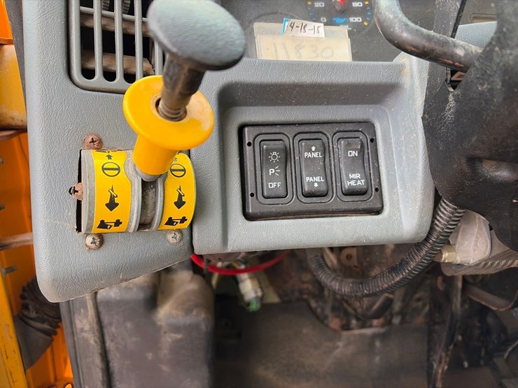 international-7400-image-35