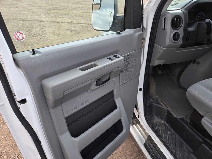 2012-ford-e350-image-9