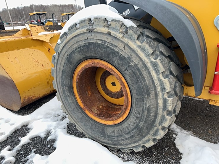 2021-deere-624p-image-13