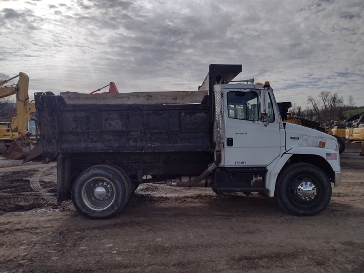 freightliner-fl70-image-3