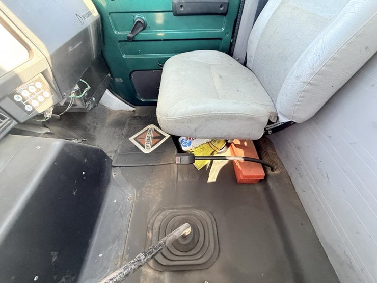 international-4700-image-50