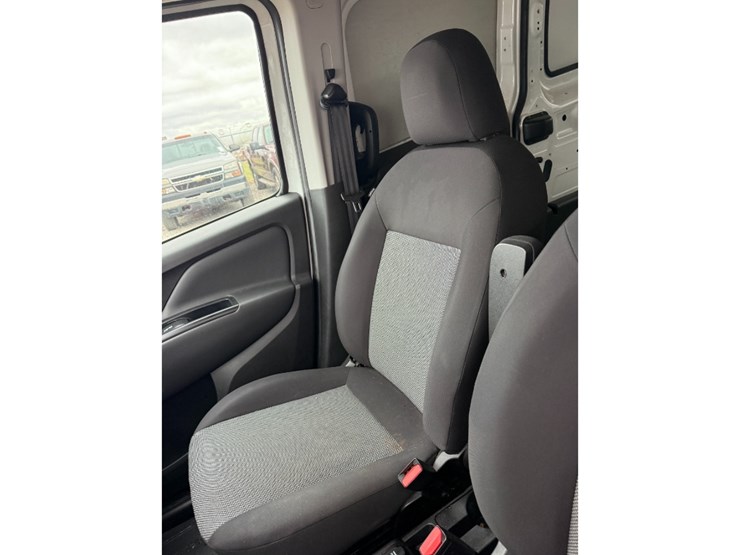 2015-ram-promaster-city-image-18