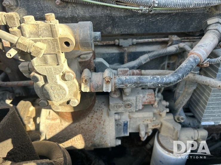 1996-freightliner-fld120-image-45