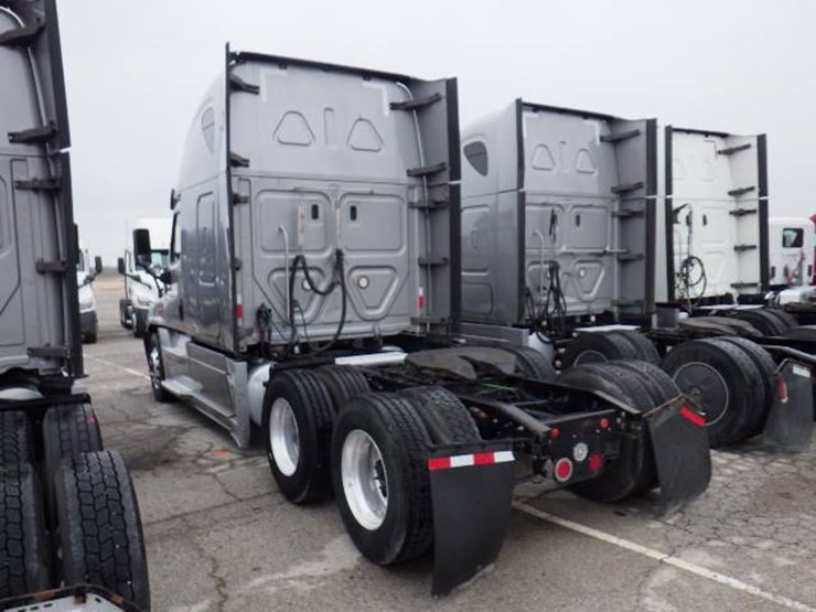 2019-freightliner-cascadia-125-image-19