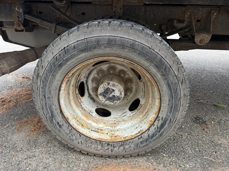 2011-ford-f550-image-43