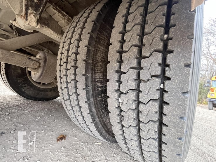 2014-thomas-saf-t-liner-c2-image-8