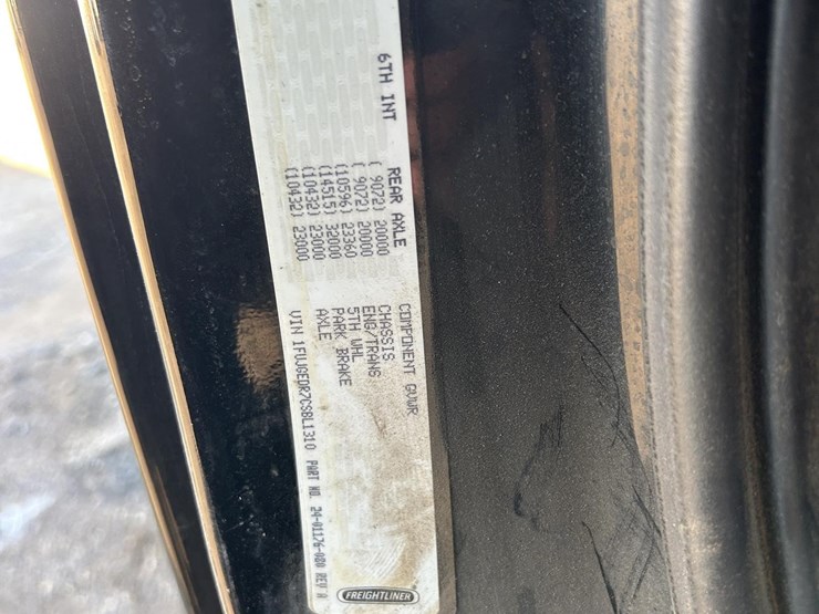 2012-freightliner-cascadia-125-image-52