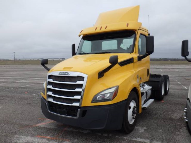 2019-freightliner-cascadia-126-image-1