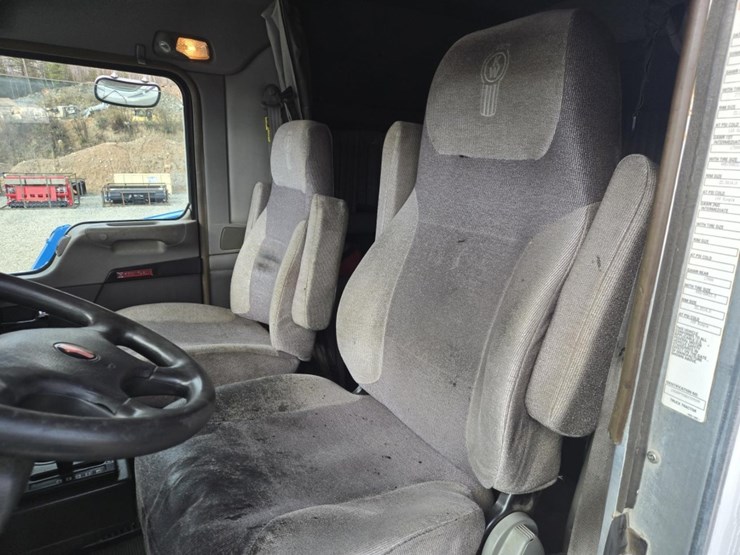 2013-kenworth-t660-image-42