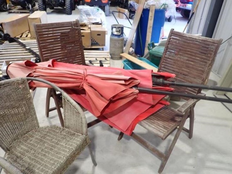 qty-of-(2)-wooden-folding-chairs-image-6