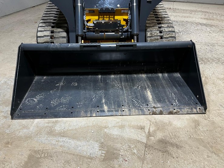 2022-deere-331g-image-9