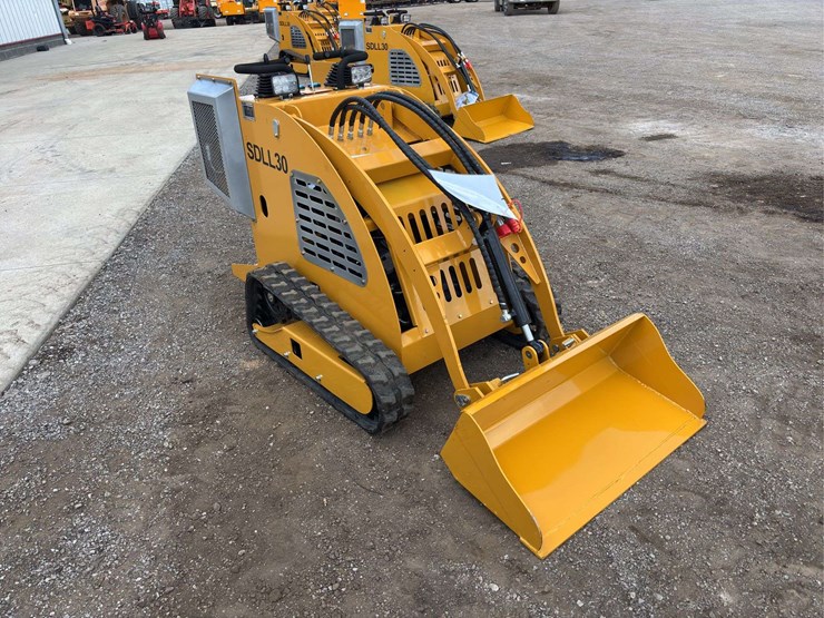 sdlanch-sdll30-stand-on-skid-loader-image-2