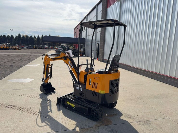 2025-miva-va13-mini-excavator-image-4