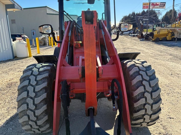 2022-kubota-r640-image-11