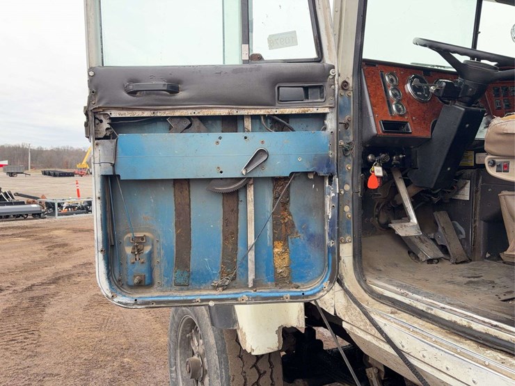 1996-international-5000-image-33