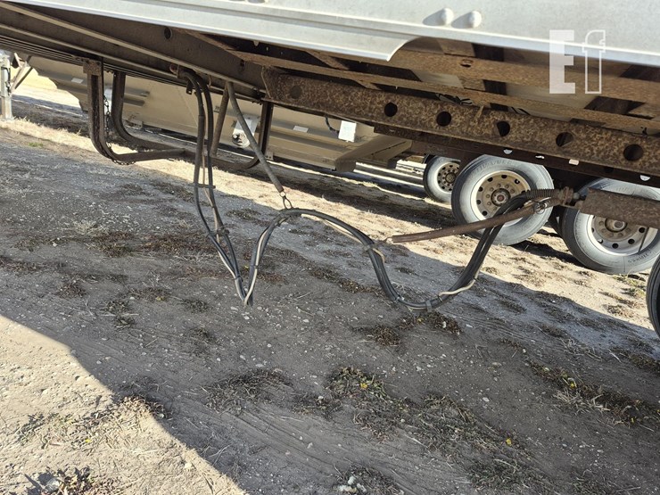 2002-utility-3000r-image-11