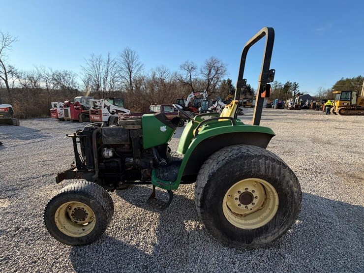john-deere-4700-image-2