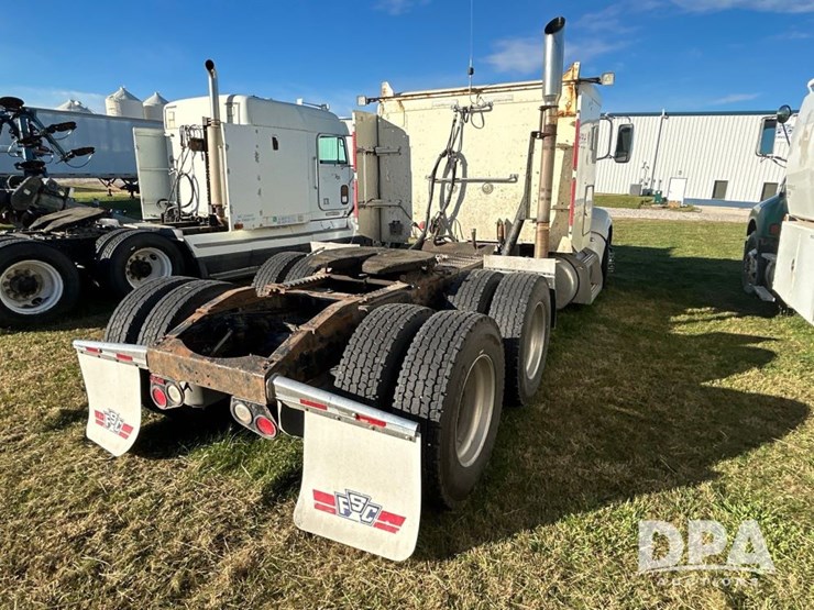 2010-peterbilt-386-image-9