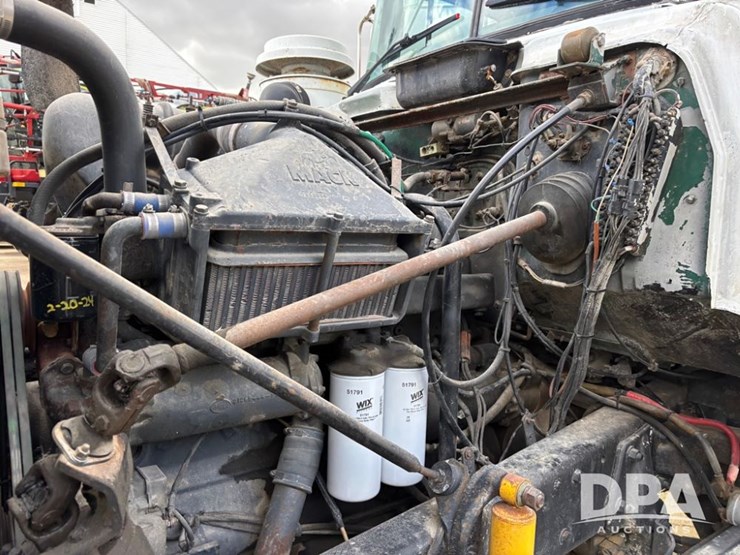 1986-mack-rd686-image-31