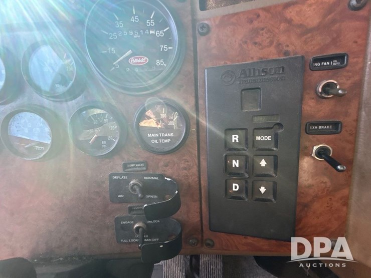 peterbilt-330-image-46