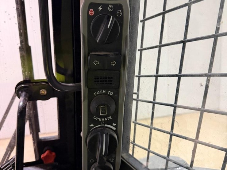 2024-new-holland-c337-image-25