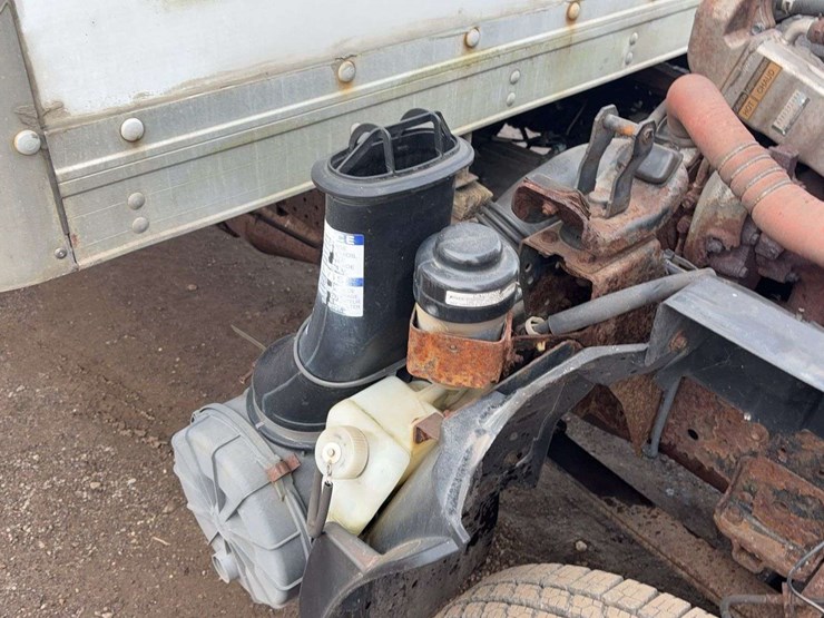 2008-isuzu-npr-image-28