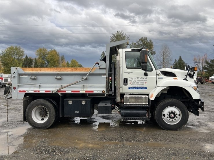 2013-international-7500-s/a-dump-truck-image-3