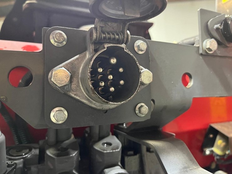 massey-ferguson-4708-image-17