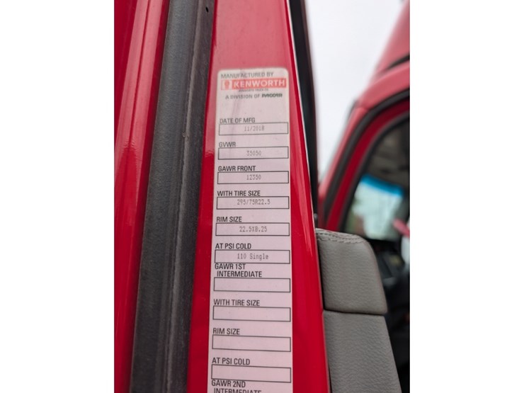 2019-kenworth-t680-image-24