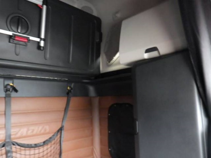 freightliner-cascadia-126-image-6