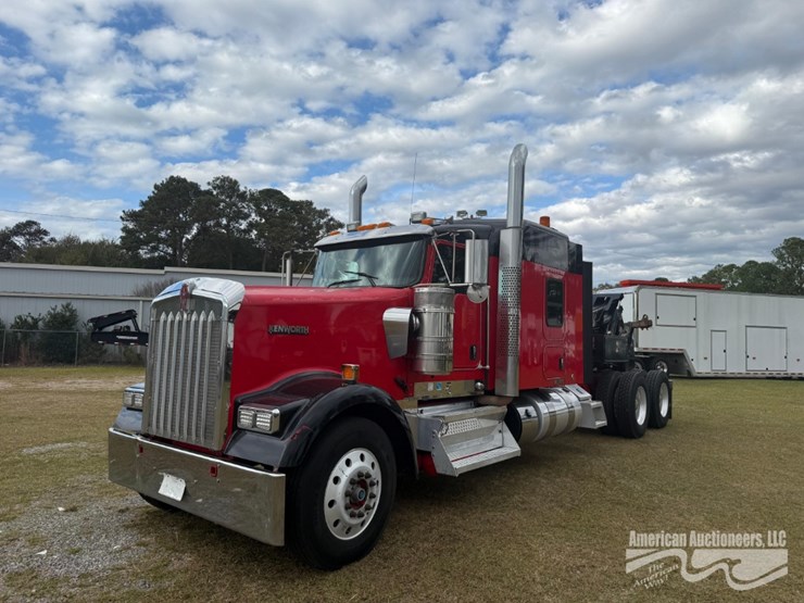 2013-kenworth-w900-image-1