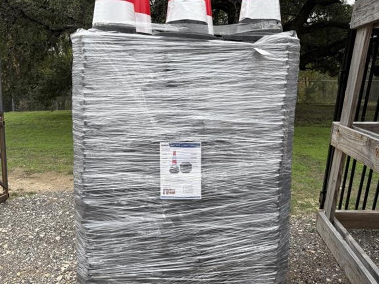 #111-•-(250)-irstc-safety-traffic-cones-image-1