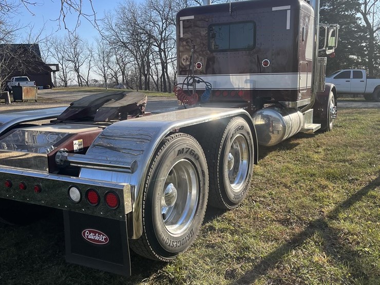2007-peterbilt-379-image-13