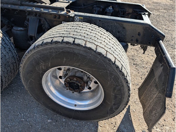 2017-kenworth-t680-image-10