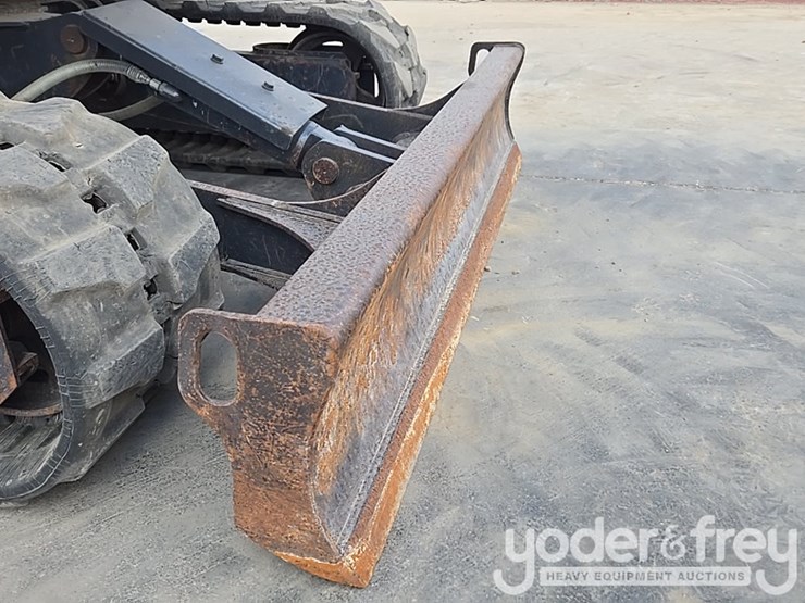 2019-deere-26g-image-28