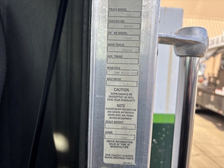 2001-kenworth-t300-image-45