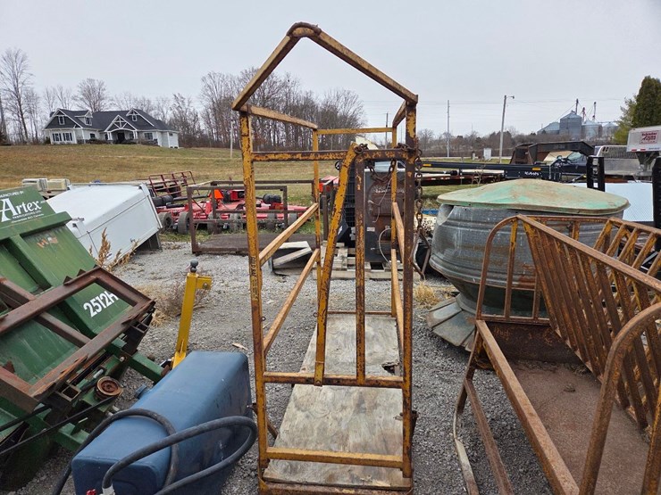 gold-bar-cattle-grooming-chute-image-4