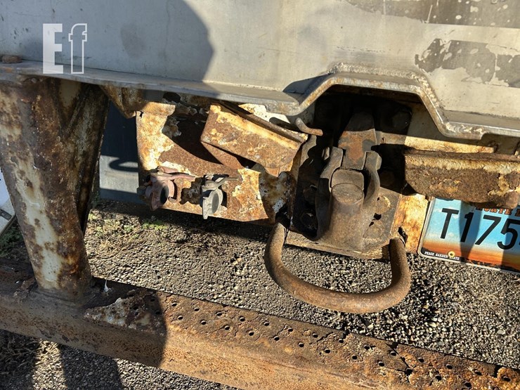 2011-strick-trailer-image-25