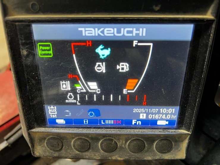 2022-takeuchi-tl8r2-image-24