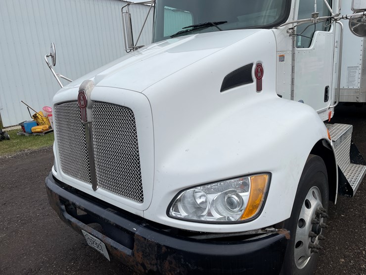 2015-kenworth-t270-image-11