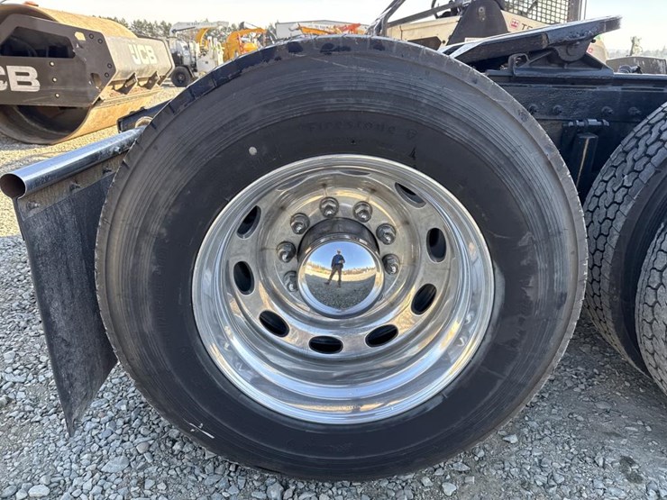 2012-peterbilt-389-image-105