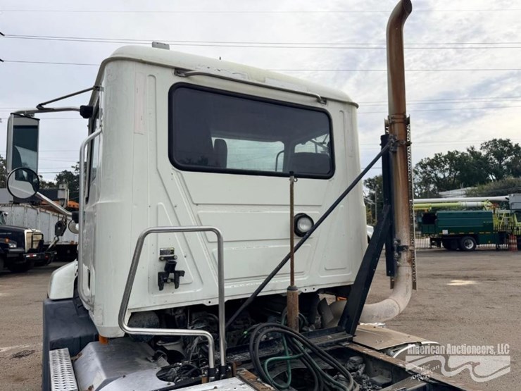 2015-mack-cxu613-truck,-vin-#-1m1aw02y7fm051566-image-4
