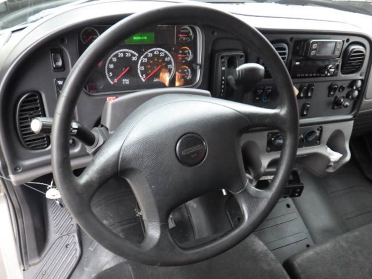 freightliner-m2-106-image-15