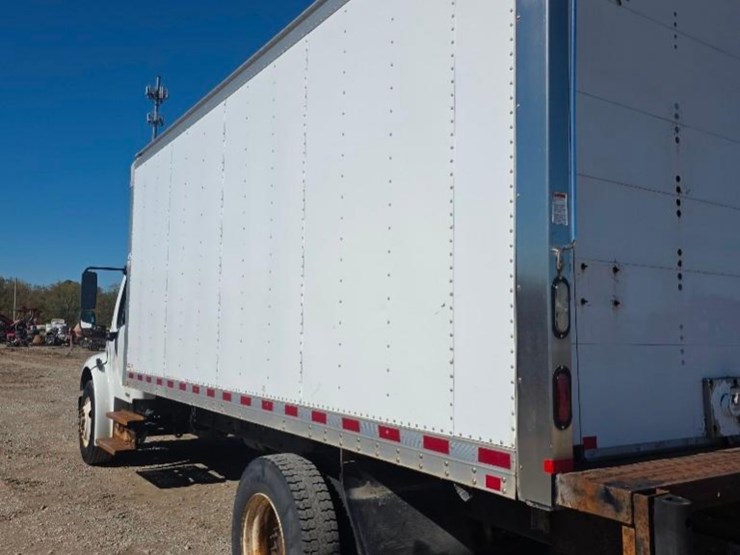 freightliner-m2-106-image-2